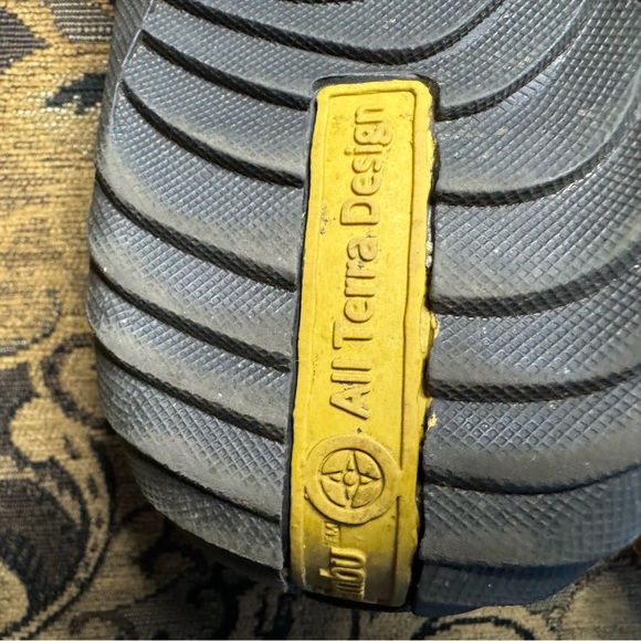 Jambu size 11M, Red - Picture 13 of 17